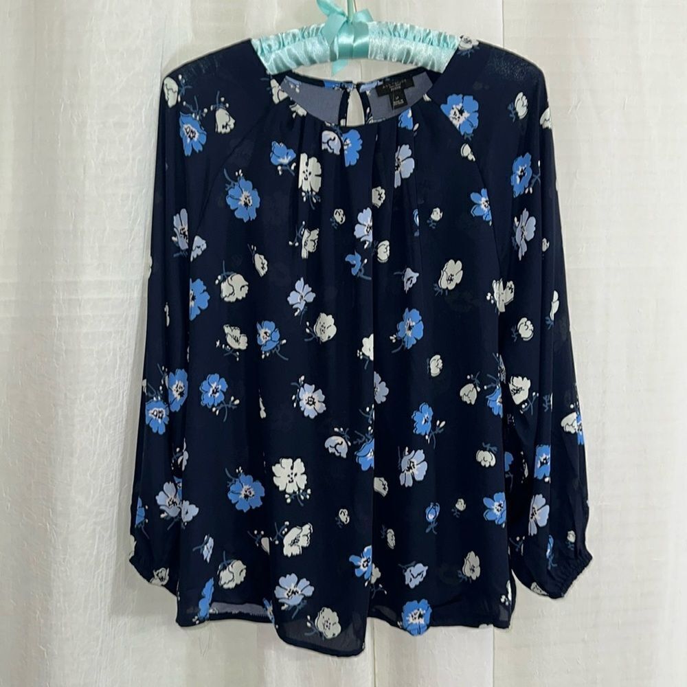 Ann Taylor LP Navy Blue White Floral Long Sleeve Pleated Front Blouse